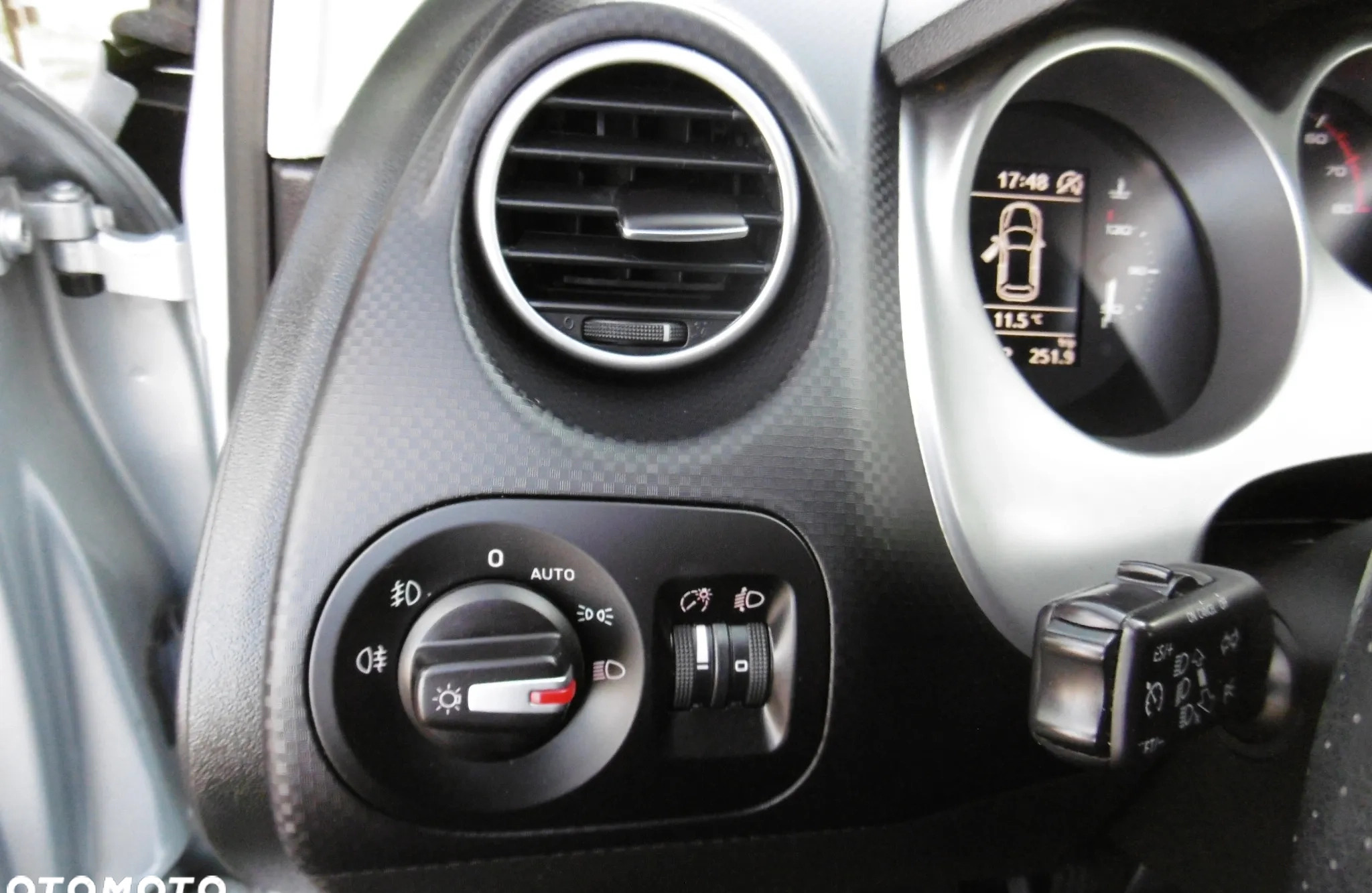 Seat Altea cena 21900 przebieg: 244315, rok produkcji 2011 z Międzychód małe 781